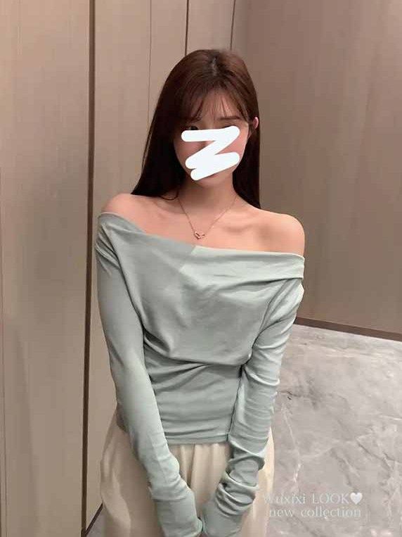 法式別致絕美一字肩上衣高級感女秋冬露肩t恤內搭打底衫
