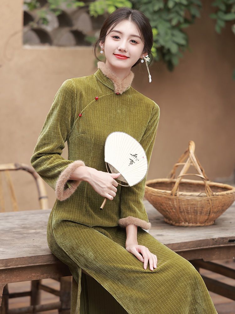 綠色長袖旗袍女2023新款改良新中式年輕款冬季加絨加厚日常連衣裙