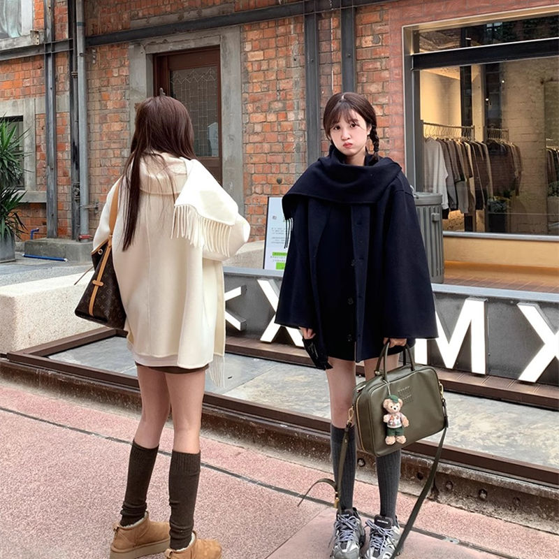 網紅斗篷大衣女2023冬季新款韓系呢子小個子白色毛呢圍巾羊毛外套