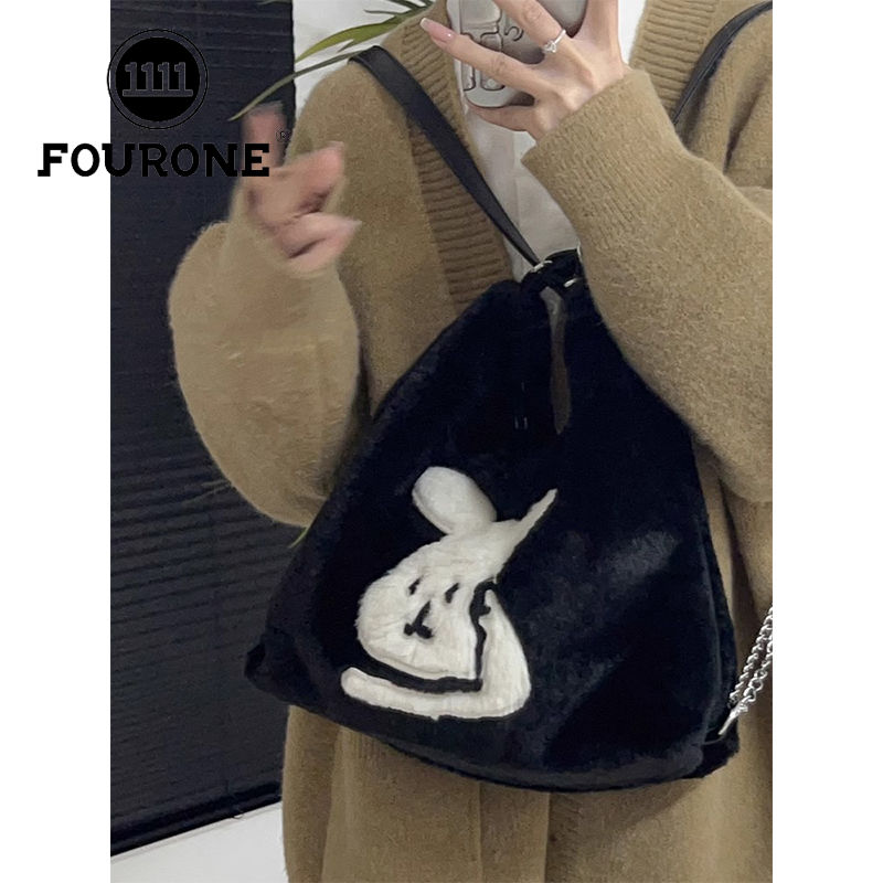 Large-capacity furry bag new autumn and winter cute cartoon shoulder bag portable plush bag tote bag