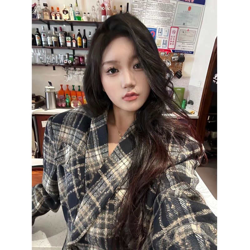 Niche design retro gray plaid wool suit for women autumn and winter high-end double-breasted college style coat jacket