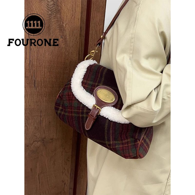 This year's popular bags for women are new trendy shoulder crossbody bags, retro casual woolen plaid armpit bags