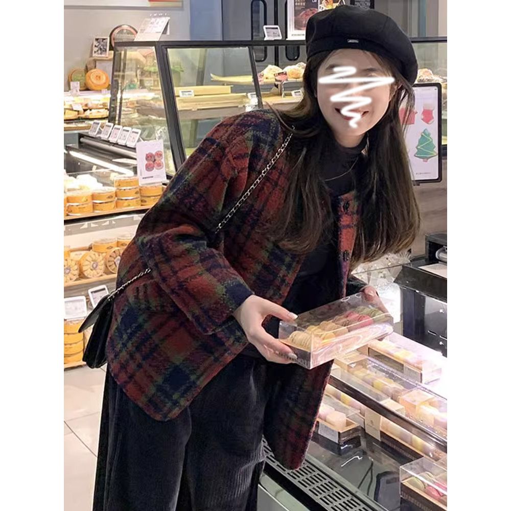 High-end and super good-looking French-style lady tops for women in autumn and winter new style thickened plaid coats for small people