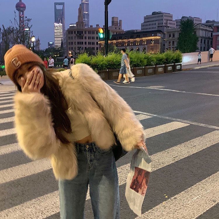 2022 new autumn and winter Toca imitation fox fur internet celebrity young Korean fur women winter short furry short coat