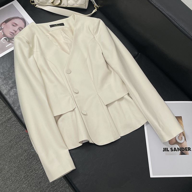 Black blazer women's design niche 2023 spring and autumn new style small temperament short collarless small suit