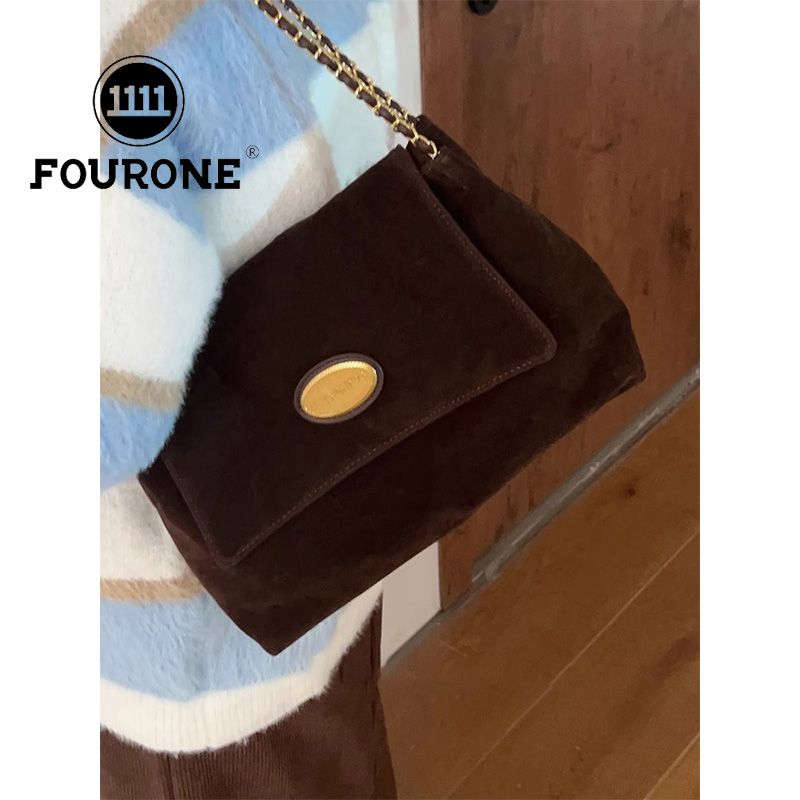 This year's popular bags for women are new single shoulder armpit bags large capacity commuting retro versatile chain bags