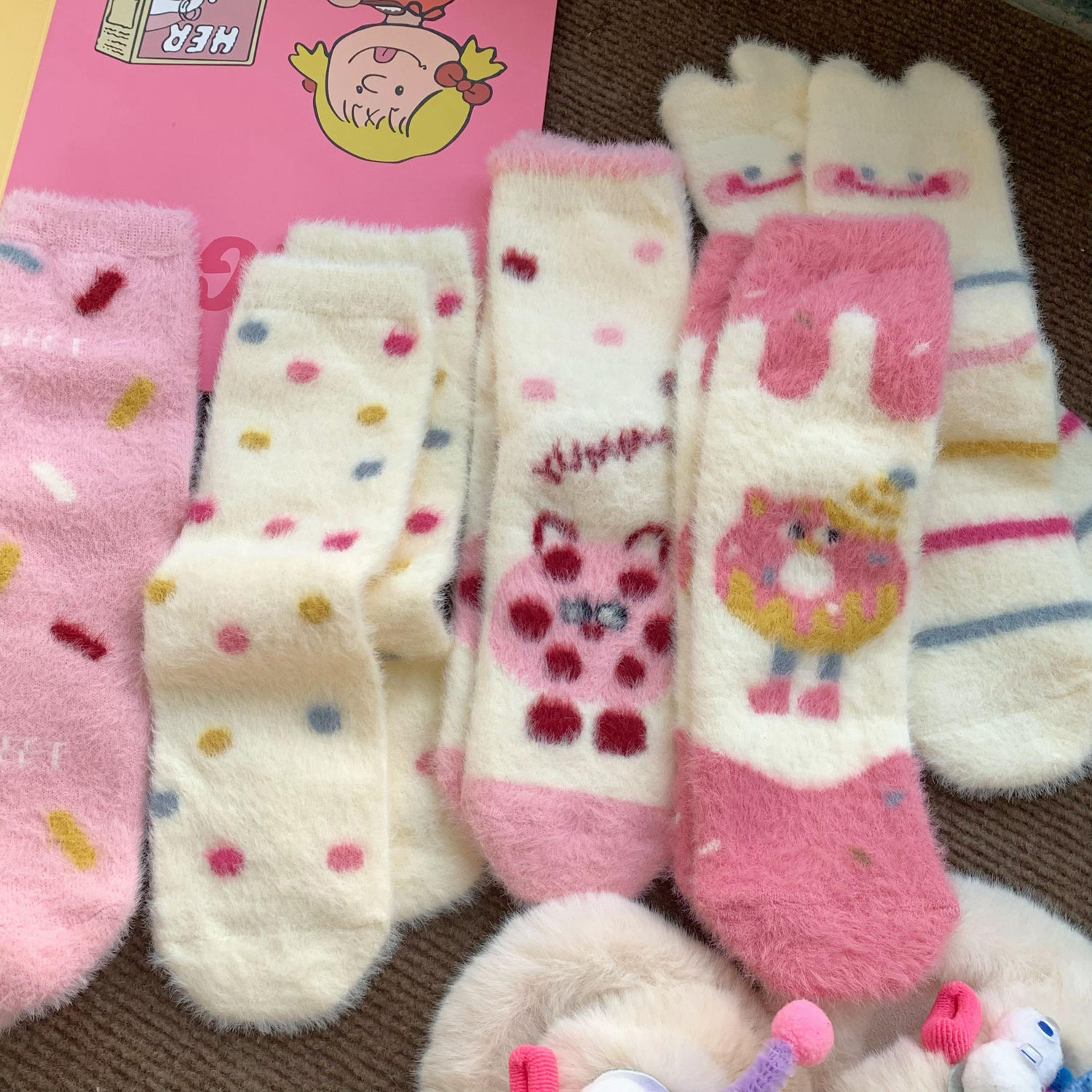 Pink mink velvet socks for women Korean version plus velvet thickened warm sleep socks winter cute furry confinement socks