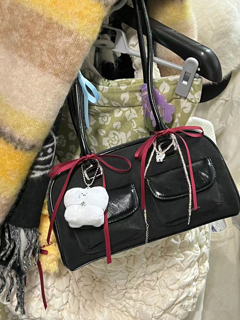 2023 new Korean Heo Yunzhen same style portable shoulder bag college style large capacity versatile armpit bag tote bag