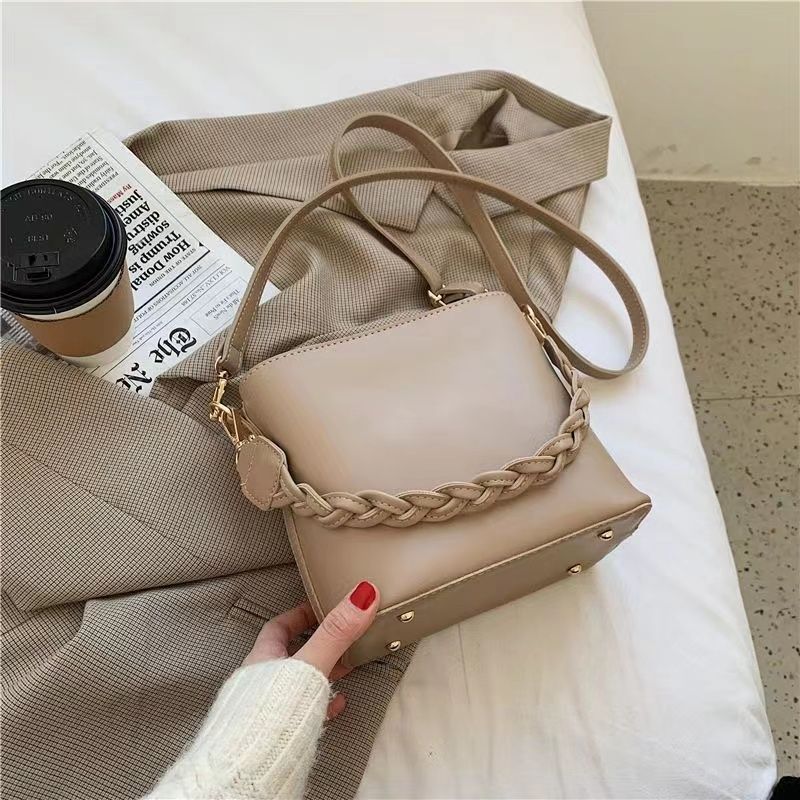 Light luxury popular bag women's large capacity 2023 new bag versatile autumn and winter fashion single shoulder crossbody bucket bag