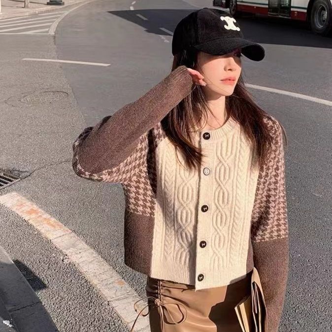 復古麻花毛衣外套女寬鬆新款撞色千鳥格短款針織開衫秋季上衣