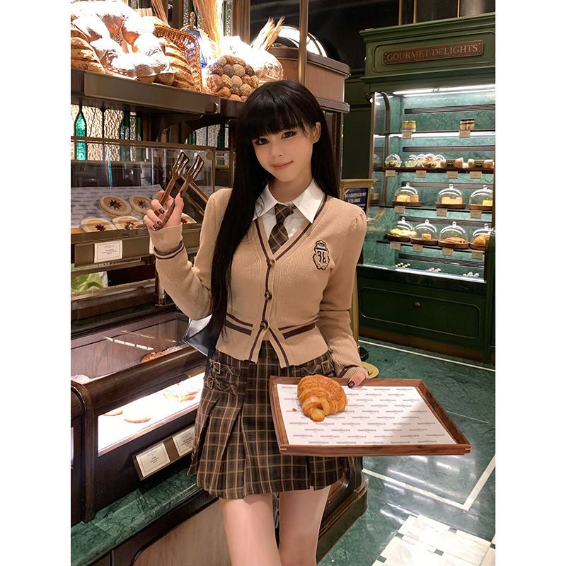 套裝女2023新款學院風修身短款針織開衫襯衫高腰格子半身裙三件套