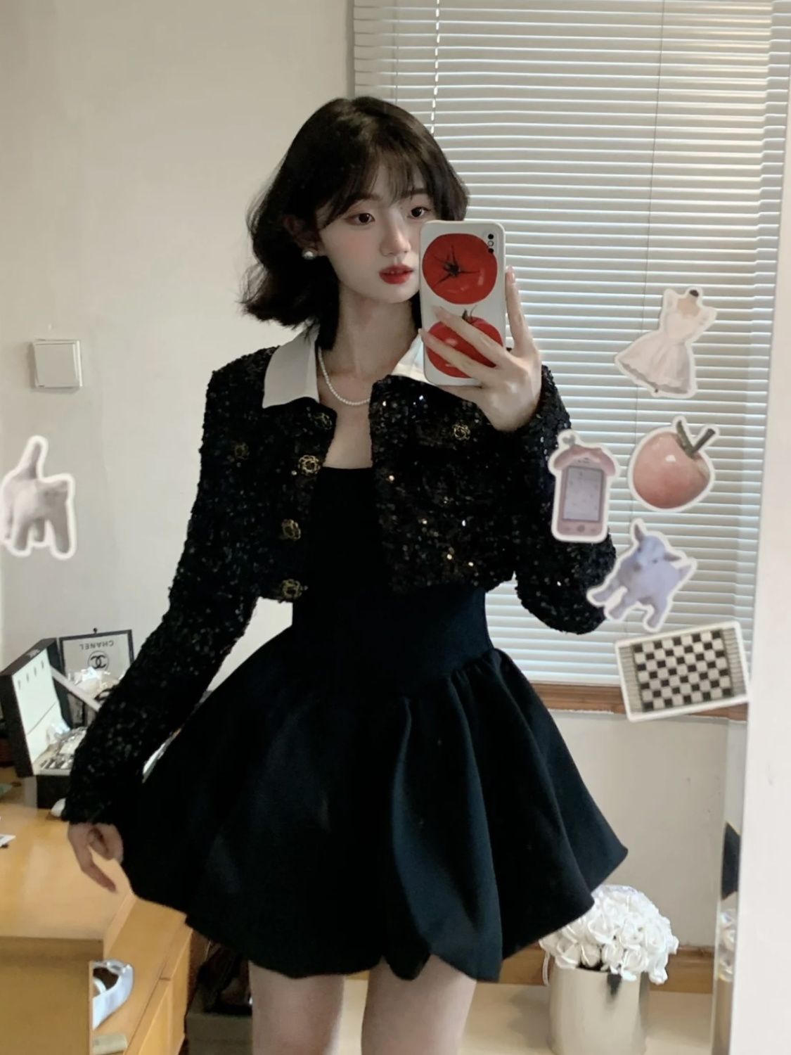 Hepburn style high-end square neck long-sleeved dress for women autumn French waist slimming little black dress short skirt