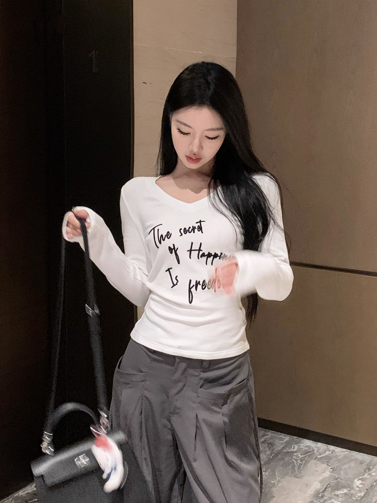 v領刺繡字母白色磨毛加厚打底衫t恤女秋冬季新款修身內搭長袖上衣