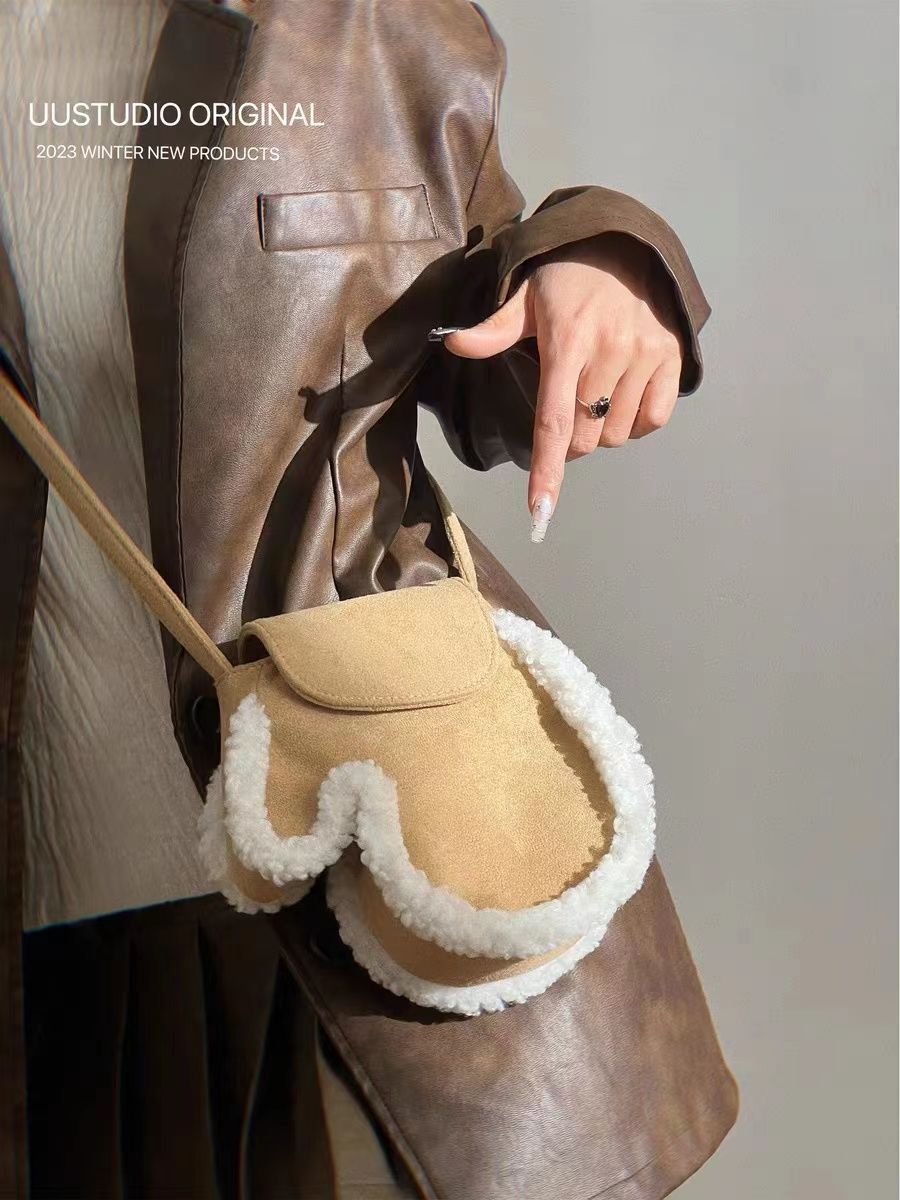 小众原创设计秋冬新款美拉德毛绒手套迷你单肩斜挎手机包