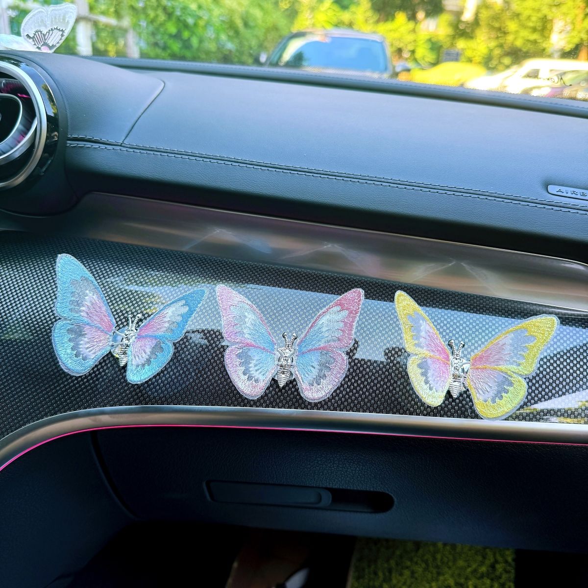 Moving butterfly car center console air outlet decoration car small ornaments healing car interior decoration creativity