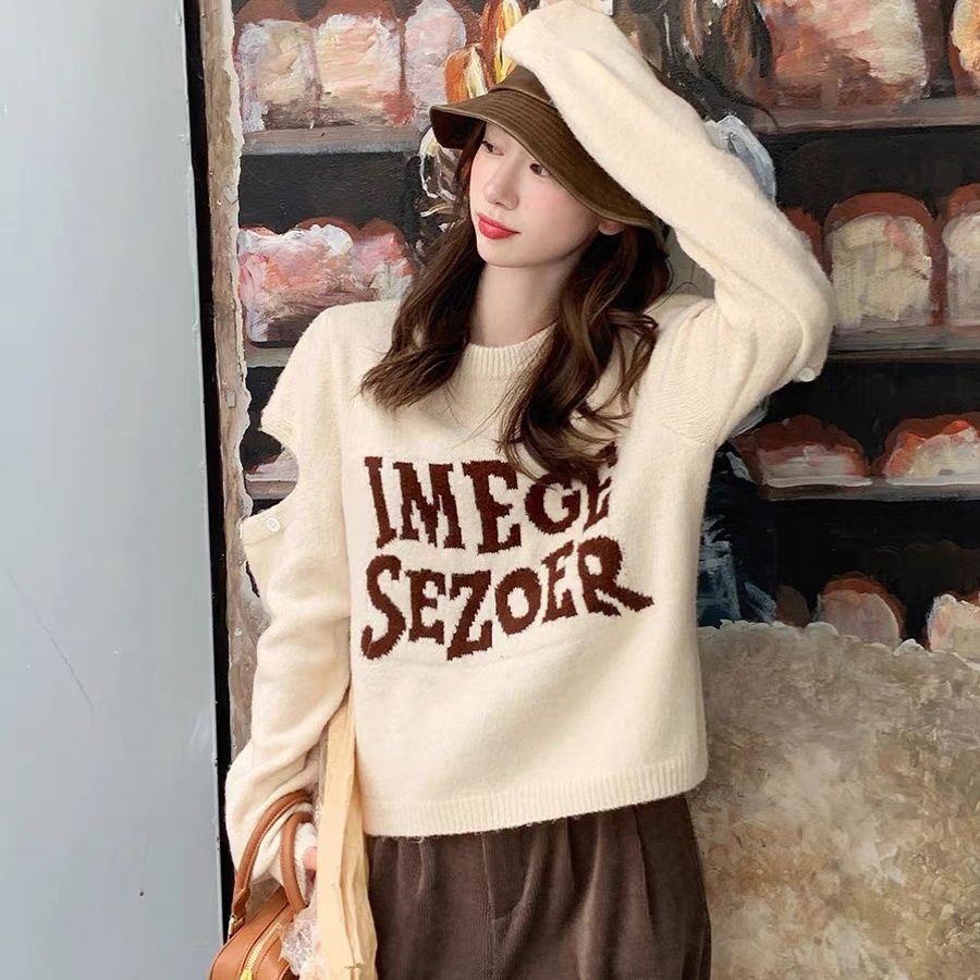 Design 2023 sense niche sweater autumn new small letter off-shoulder short sweater top