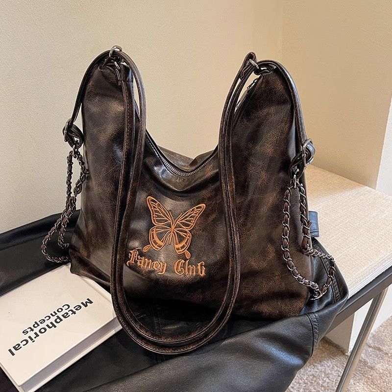 Large capacity bag 2023 new fashion chain backpack women's shoulder bag casual retro outing travel backpack