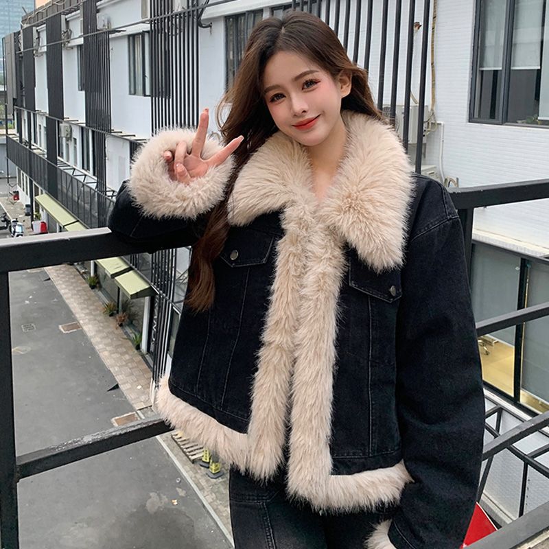 牛仔短款拼接毛毛上衣加厚棉服秋冬新款高級感炸街羊羔毛絨外套女