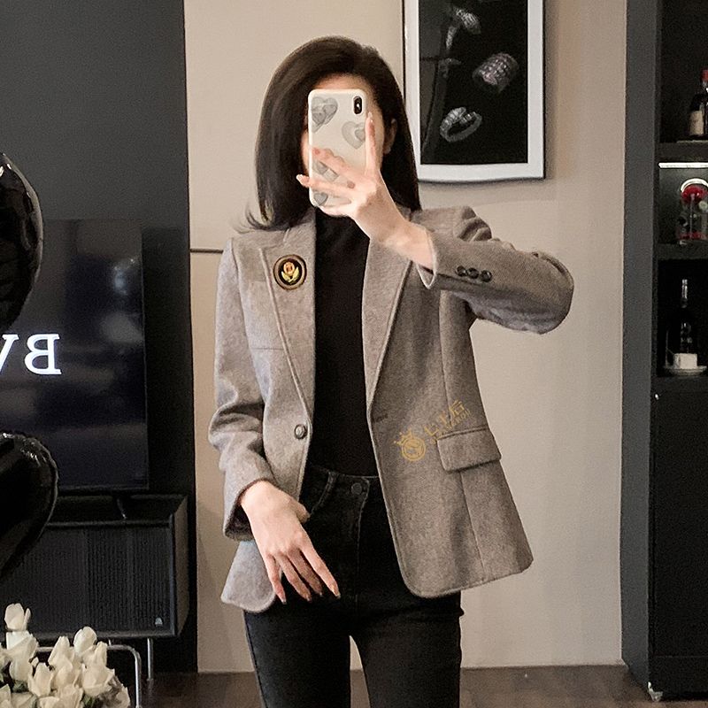 High-end suit jacket for women small 2024 new French design niche slim slim suit top