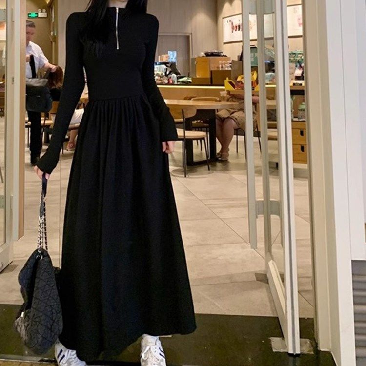 高級感黑色修身長袖連衣裙女春秋季新款顯瘦大擺裙V領收腰長裙裙