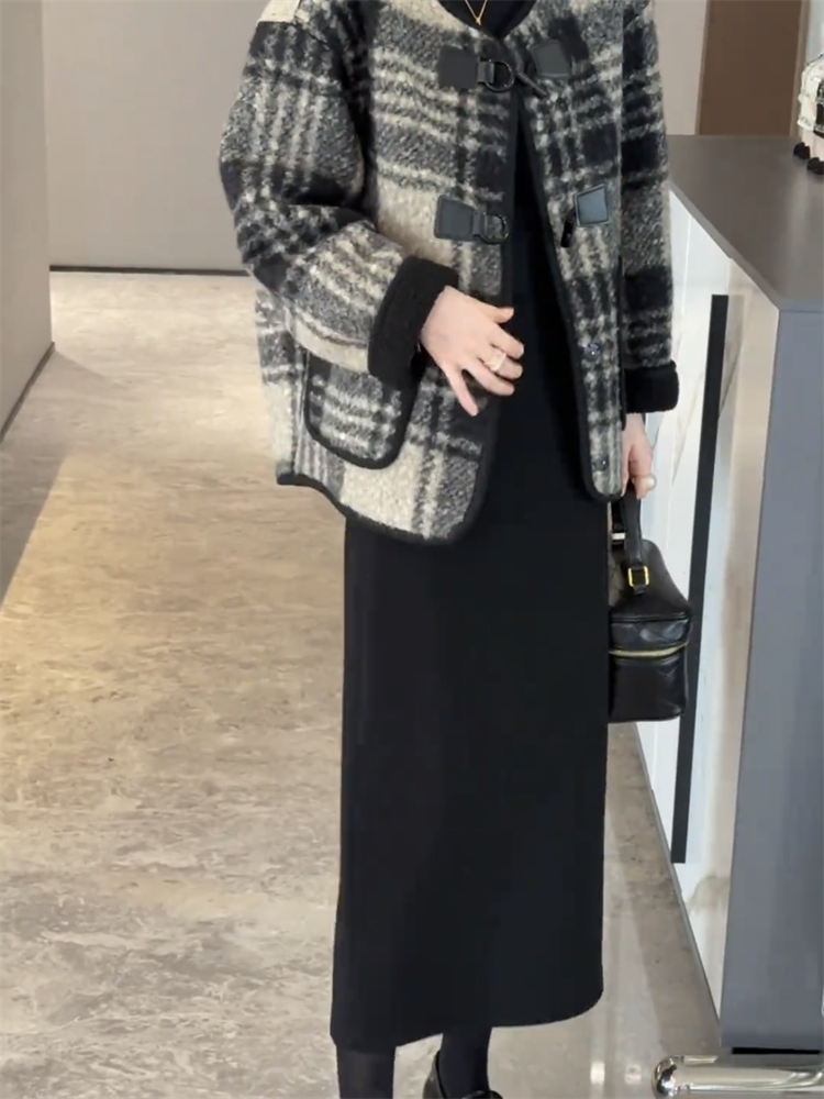 蓝海奕诺复古设计感格子皮毛一体外套女2023冬季新款显瘦宽松大衣