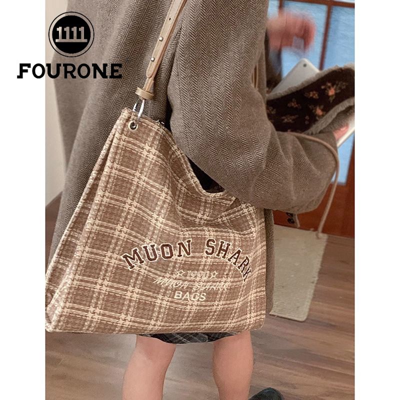 College Style Large Capacity Bag Women's New Autumn Plaid Shoulder Bag Versatile Commuting Tote Bag