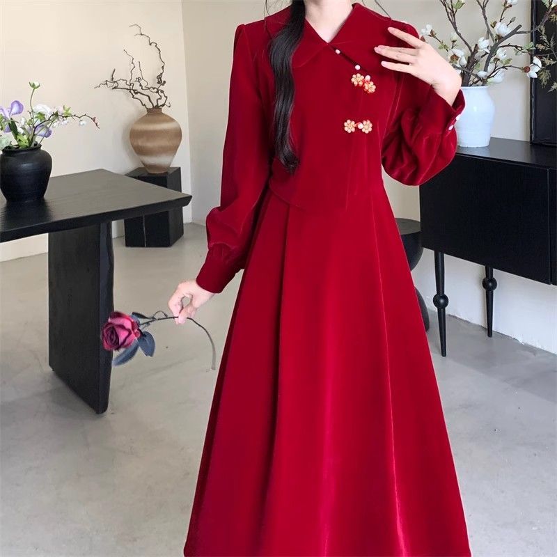 Plus size autumn and winter new national style high-end temperament retro buckle red new Chinese top dress fake two-piece set