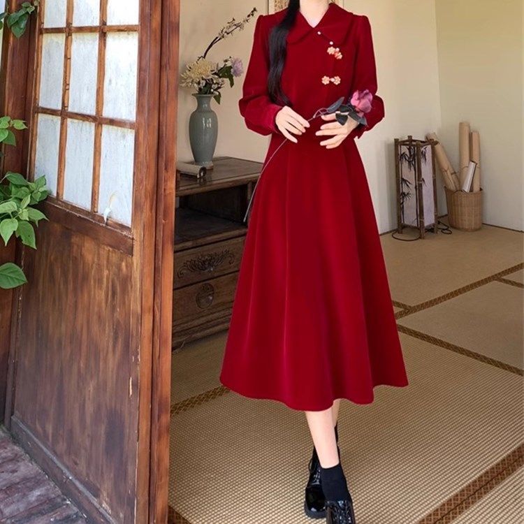 Plus size autumn and winter new national style high-end temperament retro buckle red new Chinese top dress fake two-piece set