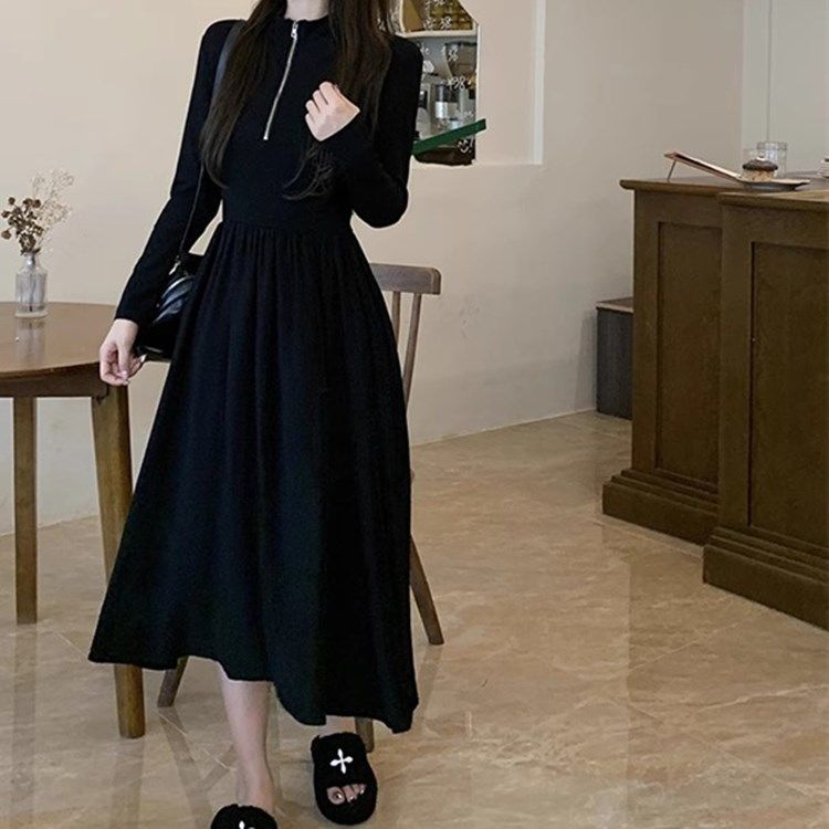 大碼胖妹妹赫本風高級感黑色連衣裙女秋季設計感收腰顯瘦大擺長裙