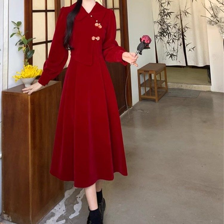 Plus size autumn and winter new national style high-end temperament retro buckle red new Chinese top dress fake two-piece set