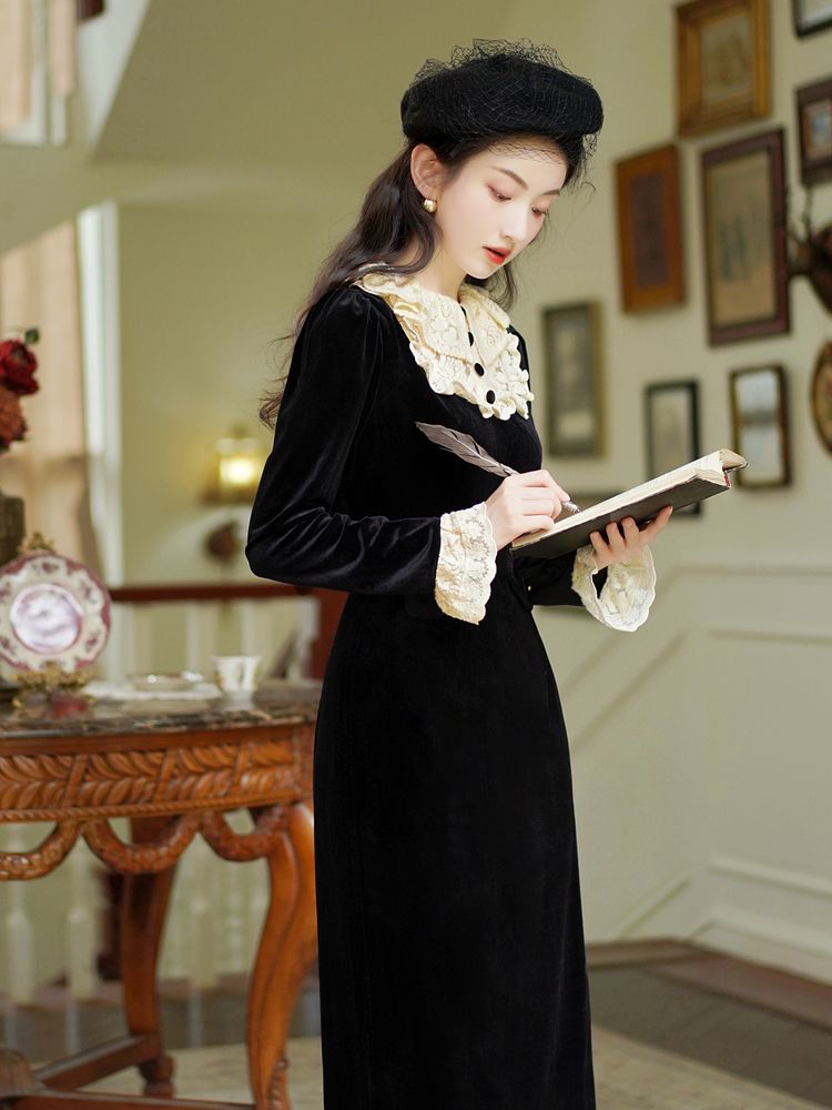 French literary retro black lace splicing long-sleeved velvet temperament autumn and winter long dress new slim dress for women