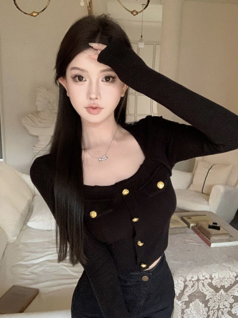 黑色方領針織衫女秋冬季新款氣質修身短款長袖上衣緊身內搭打底衫