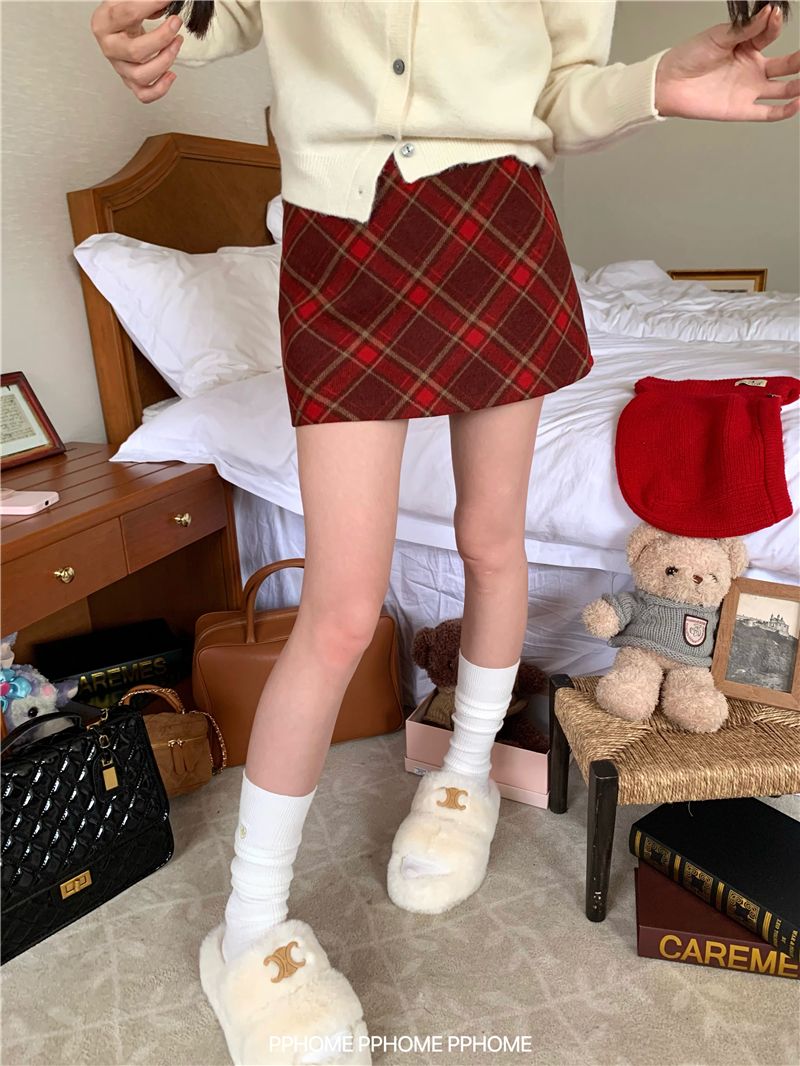 Retro woolen red plaid skirt for women in autumn and winter high-waisted temperament hot girl skirt sexy a-line hip skirt