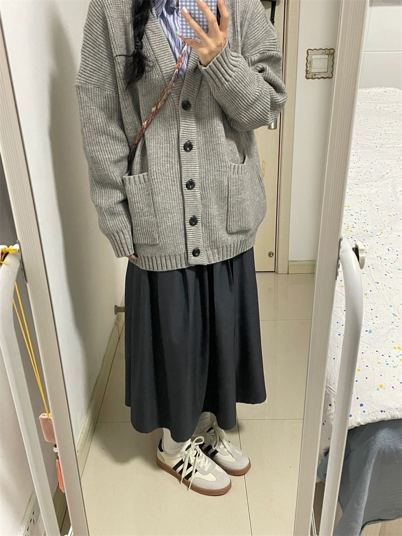 Korean style outdoor wear, warm and popular solid color cardigan, simple and versatile, light gray v-neck long-sleeved sweater for women, lazy and simple