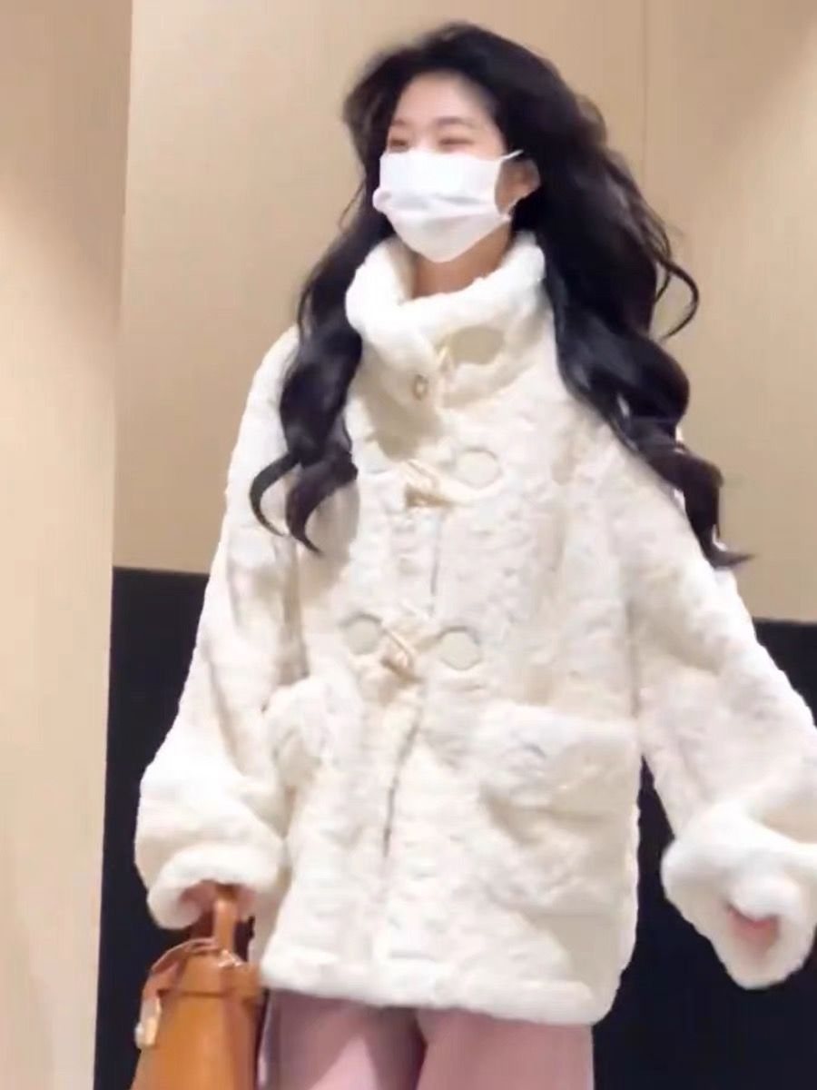 牛角扣羊羔毛外套女秋冬2023軟糯皮毛一體寬鬆加厚奶fufu毛絨外衣