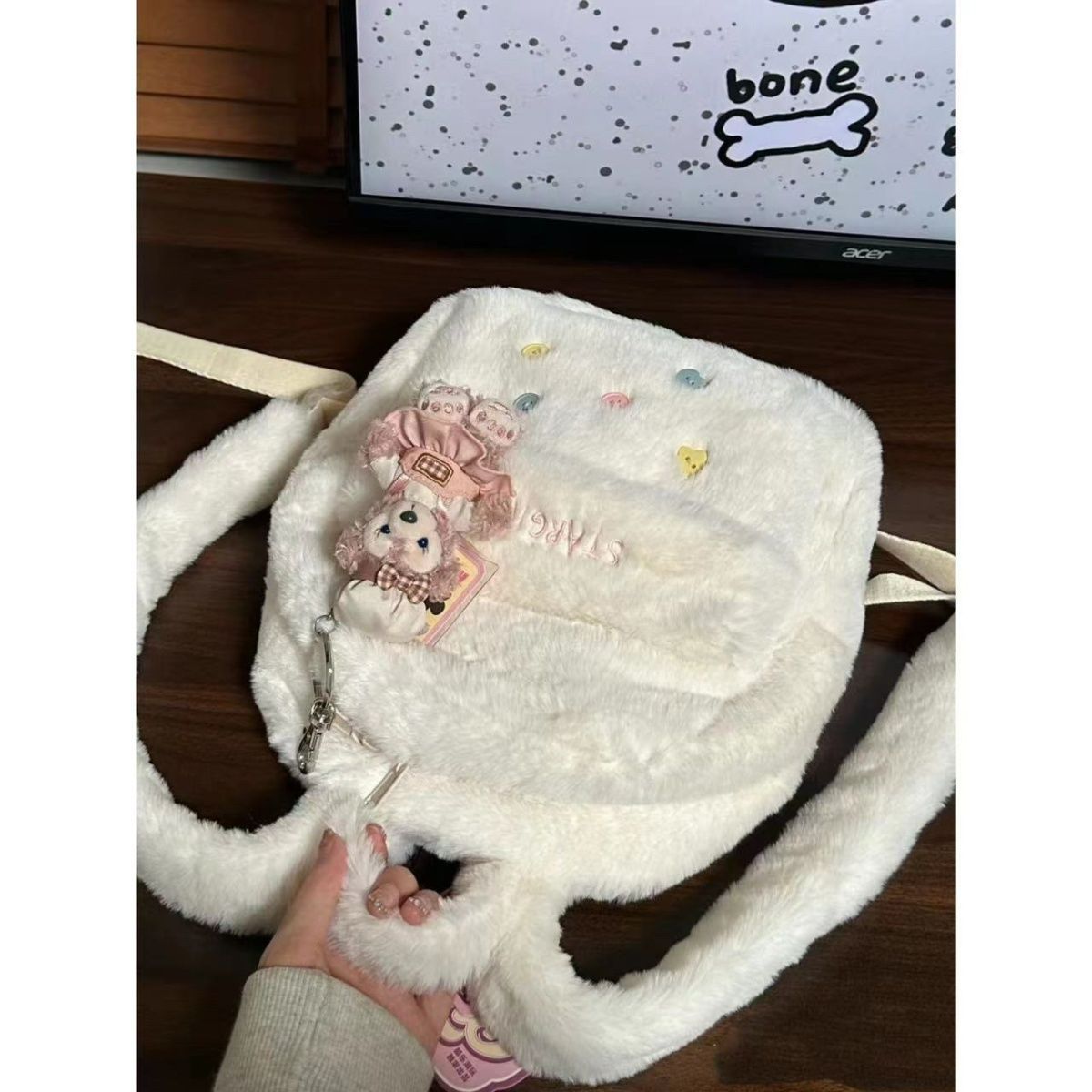 2023 New Niche Design Bone White Plush Backpack Ladies Cute Backpack
