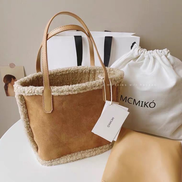 2023 New Lamb Wool Bag Winter New Retro Tote Bag Fashionable and Versatile Shoulder Handbag