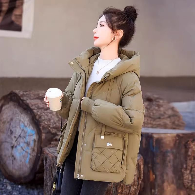 High-end down-padded coat for women, short style, new winter coat, loose, slim and versatile, thickened, warm cotton-padded jacket, cotton-padded jacket