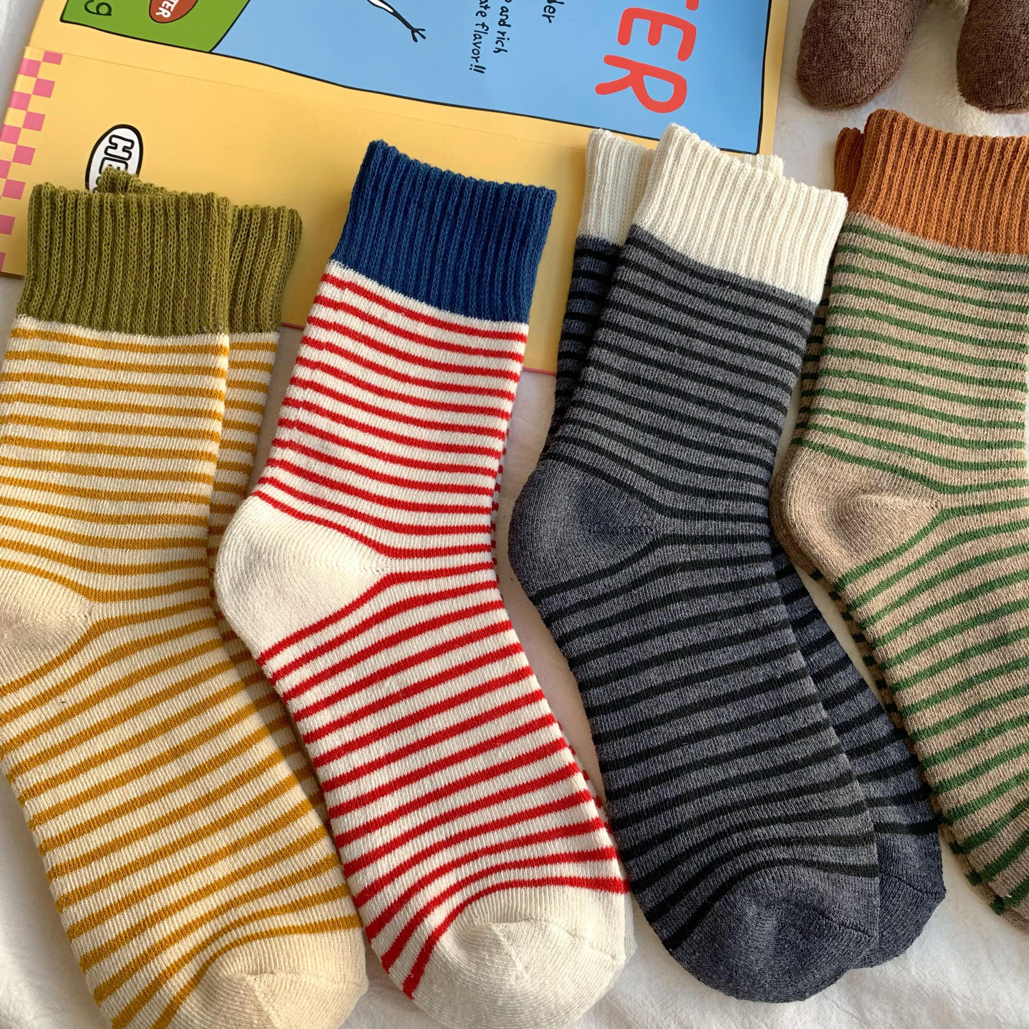 Maillard thickened terry socks for women ins Dongdaemun contrasting striped socks autumn and winter pile socks casual