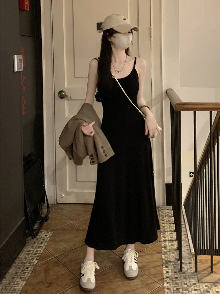 黑色吊带连衣裙女装夏季新款法式收腰显瘦黑色长裙设计感裙子