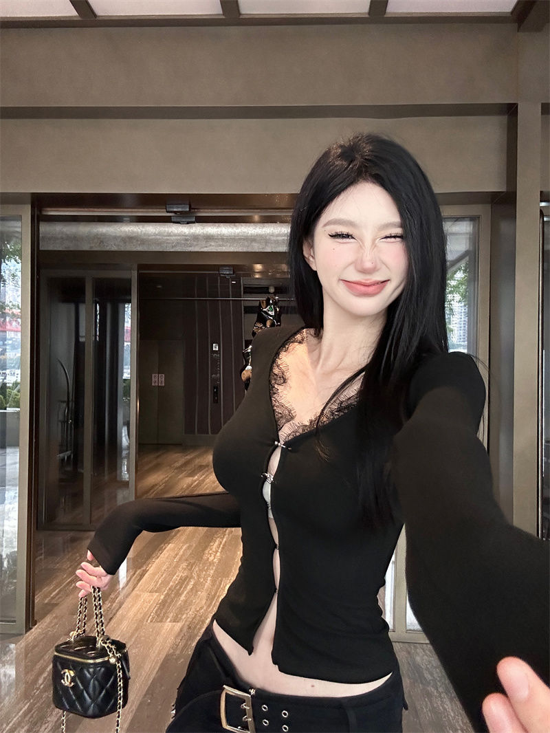 金屬環扣黑色蕾絲拼接t恤開衫女秋辣妹V領修身顯瘦內搭打底上衣潮