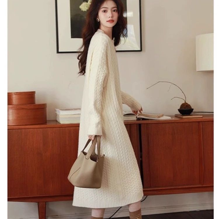 White long over-the-knee sweater for women, half turtleneck, temperament twist sweater skirt, autumn and winter new loose bottoming sweater