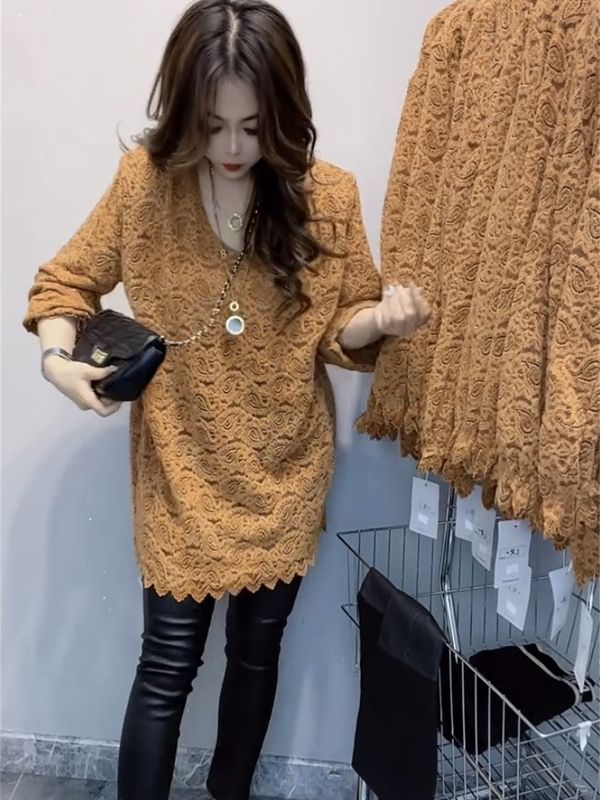 Solid color Internet celebrity winter new T-shirt mid-length western style lace European goods versatile V-neck retro loose top