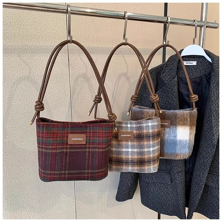 FOUR ONE Wollplaid für Damen, neues Nischendesign, handgefertigte Umhängetasche mit Frachtbrief, vielseitige Achseltasche_voghion.com