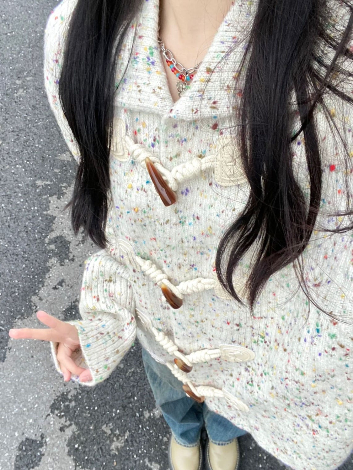 慵懶風牛角扣白色彩點毛衣外套女新款春秋加厚寬鬆設計感針織開衫