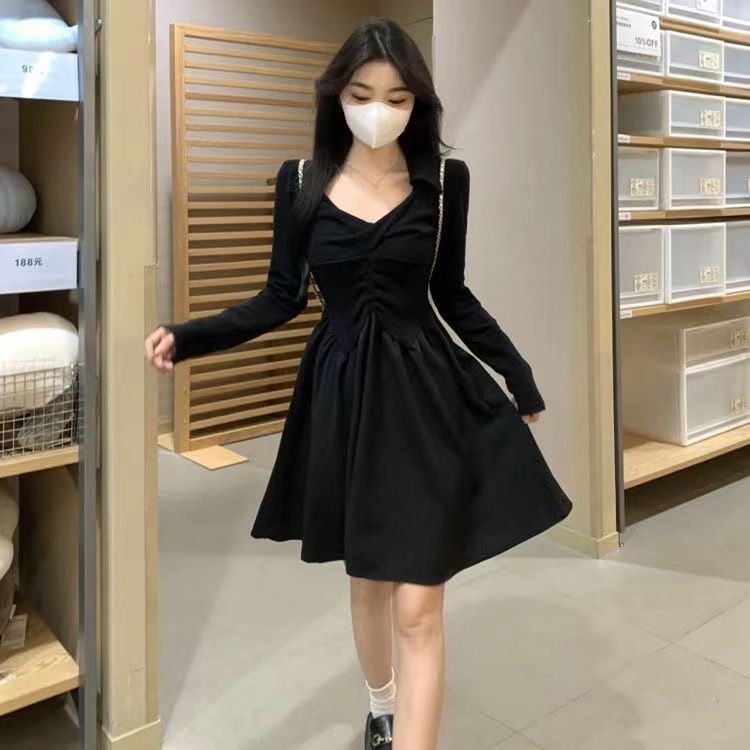 法式黑色連衣裙女大碼女裝胖mm秋季新款寬鬆顯瘦v領甜美小黑裙