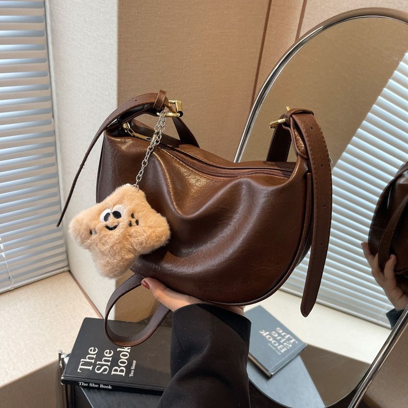 This year's popular bags 2023 new fashion texture shoulder bag large capacity dumpling bag armpit commuting crossbody bag