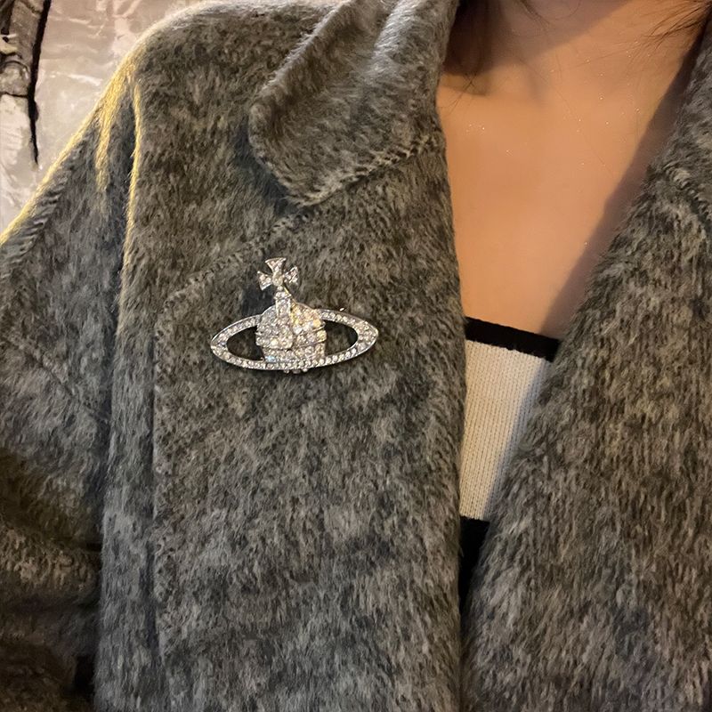 滿鑽土星胸針ins小眾設計感輕奢星球百搭西裝大衣配飾徽章別針女