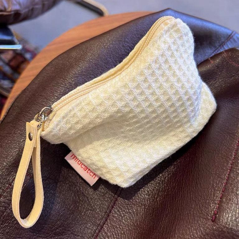 Coin Purse Bluetooth Headphone Bag Cosmetic Bag Waffle Key Lipstick Digital Bag Portable Aunt Towel Storage Bag