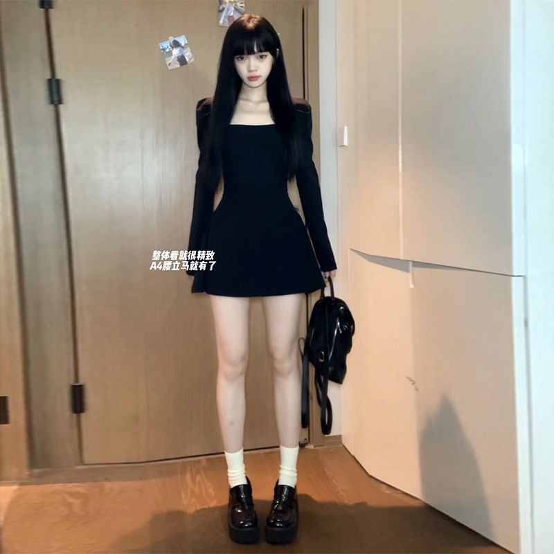 赫本風純欲黑色方領連衣裙女新款秋冬小個子高級感配大衣內搭打底